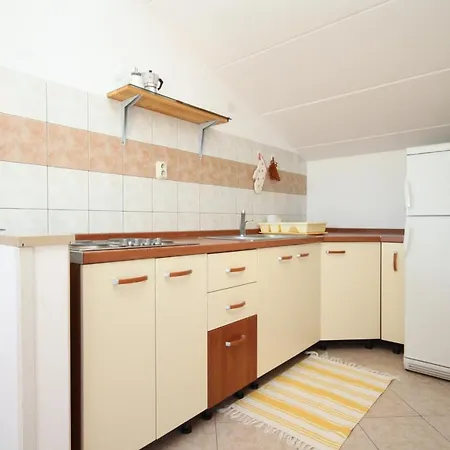 아파트 With A Parking Space Stinjan, - 7369 풀라