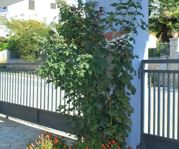 With A Parking Space Stinjan, - 7369 דירה *