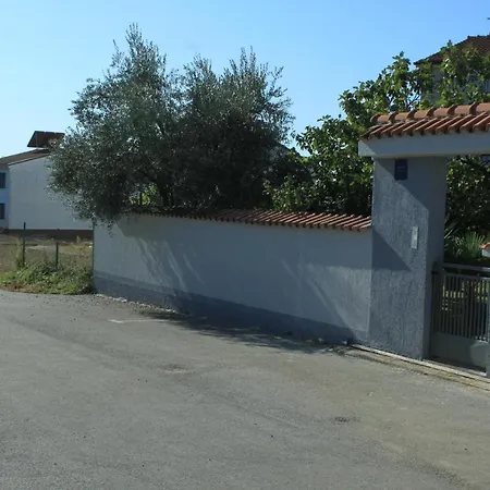 Apartman With A Parking Space Stinjan, - 7369 *