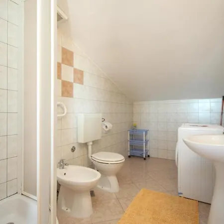 With A Parking Space Stinjan, - 7369 Apartman Póla