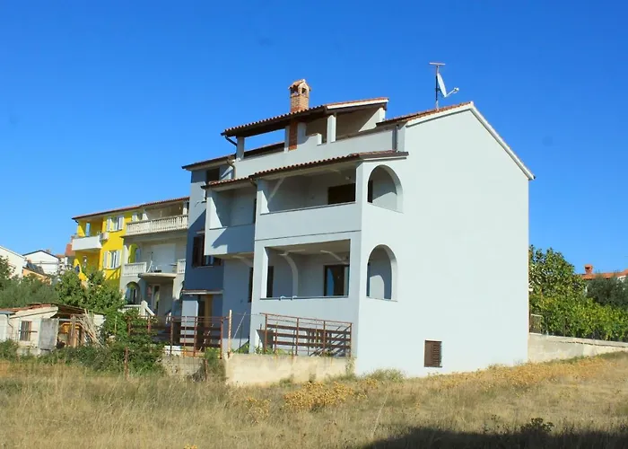 With A Parking Space Stinjan, - 7369 Πούλα