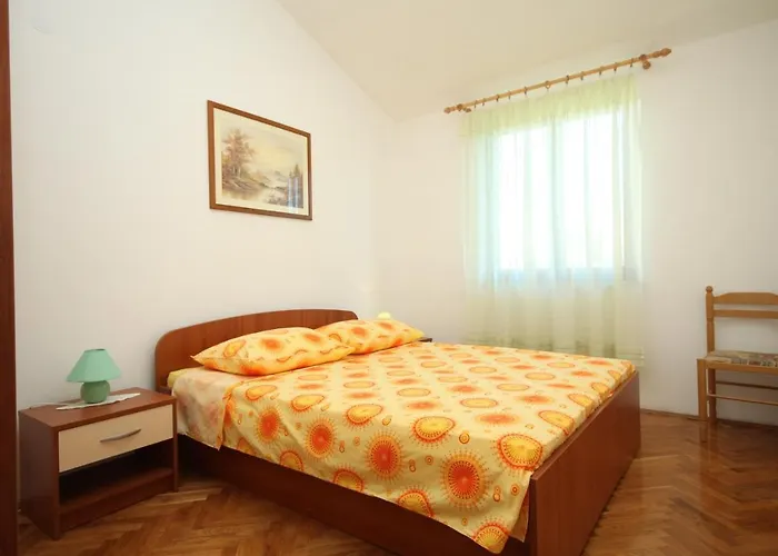 With A Parking Space Stinjan, - 7369 Πούλα